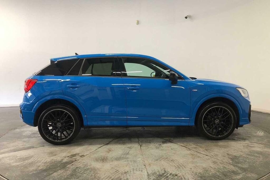 Audi Q2 Black Edition 35 Tfsi 150 Ps 6-Speed Blue #4