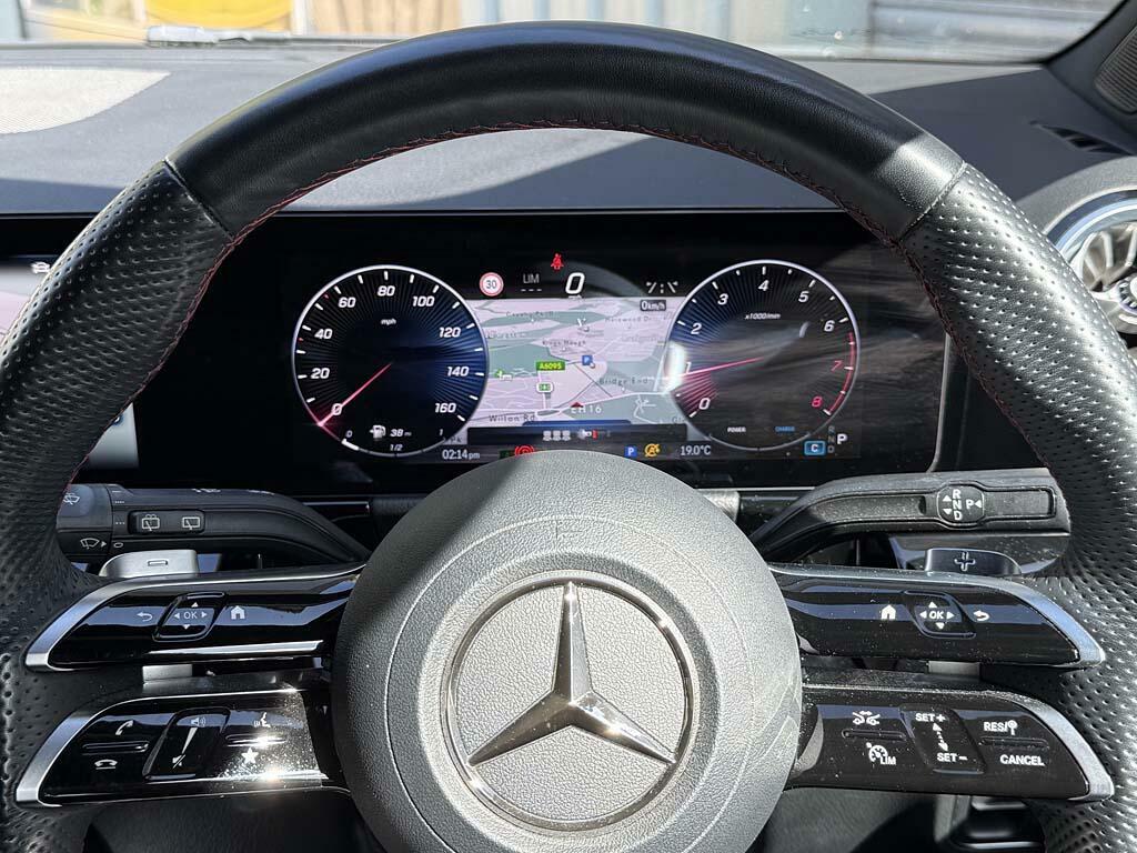 Mercedes-Benz GLA Class Gla 200 Amg Line Premium Grey #4