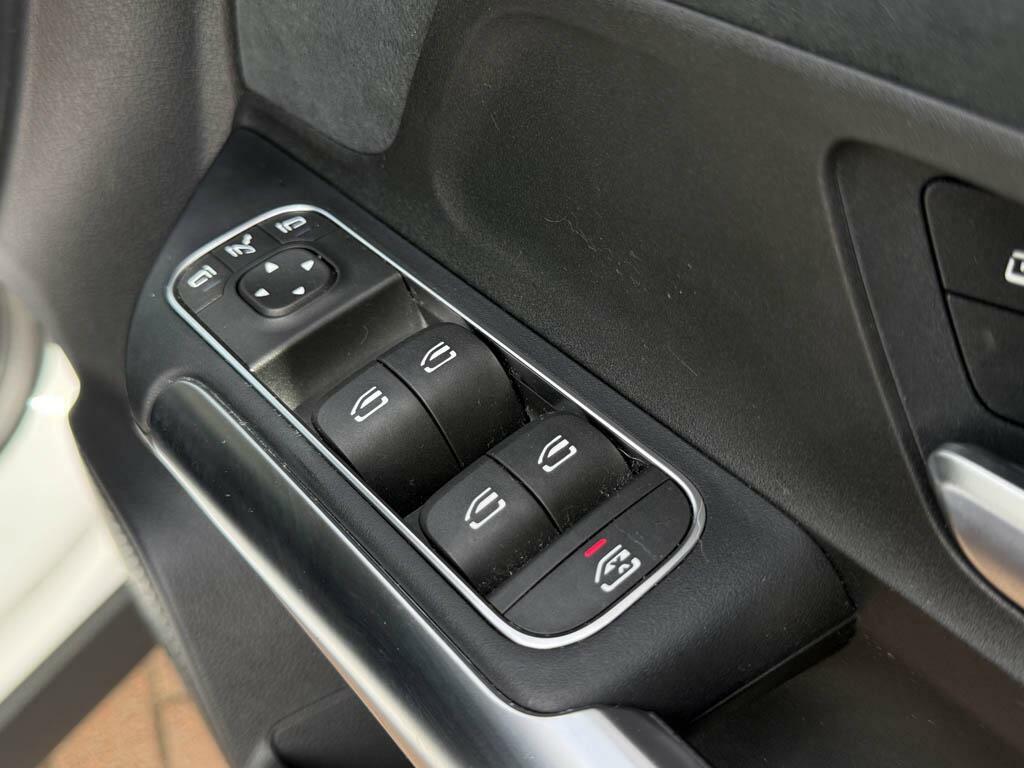 Mercedes-Benz GLA Class Gla Gla 200 Amg Line Executive Black #25