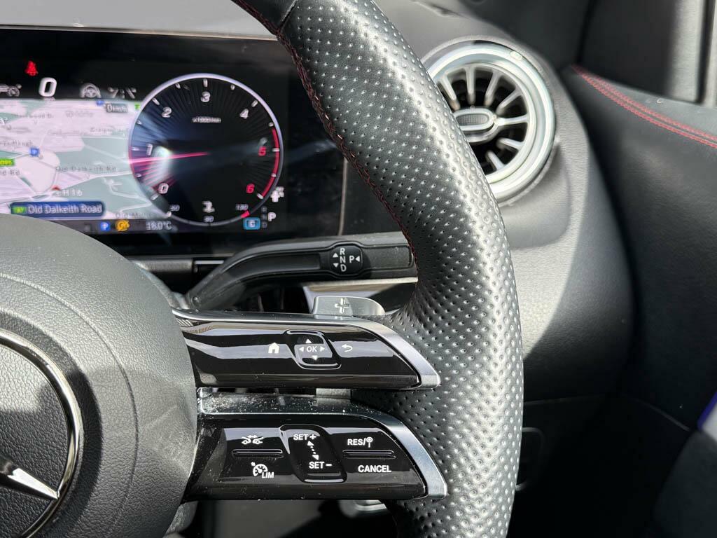 Mercedes-Benz GLA Class Gla Gla 200 Amg Line Executive Black #24