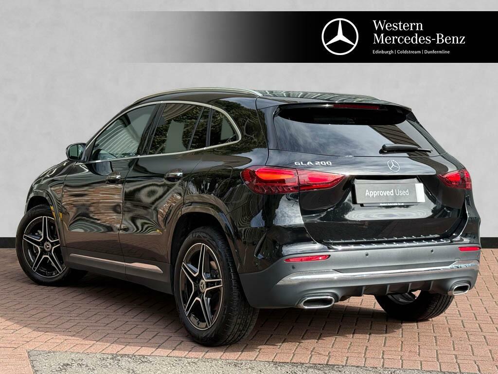 Mercedes-Benz GLA Class Gla 200 Amg Line Executive Black #2