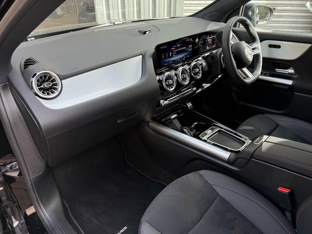 Mercedes-Benz GLA Class Gla 200 Amg Line Executive Black #3
