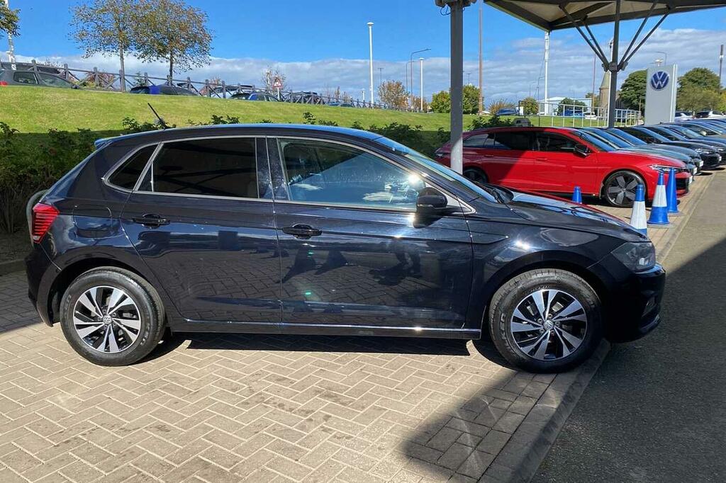 Volkswagen Polo Se Black #4