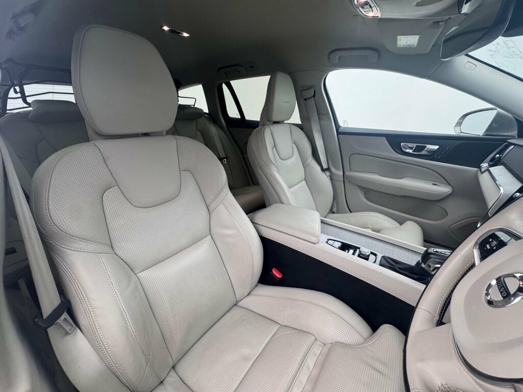 Volvo V60 2.0 D4 190 Inscription Pro Black #9