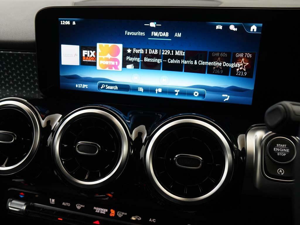 Mercedes-Benz GLB Class Glb 200 Sport Executive Black #4