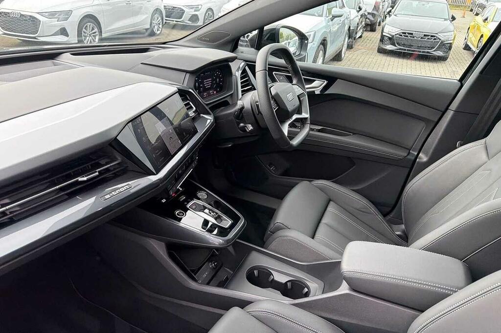 Audi Q4 E Tron Black Edition 45 Quattro 210,00 Kw Black #2