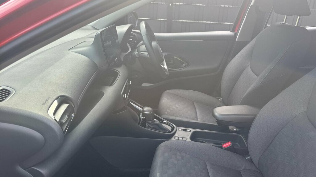Toyota Yaris 1.5 Vvt-h Design E-cvt Euro 6 Ss Red #5