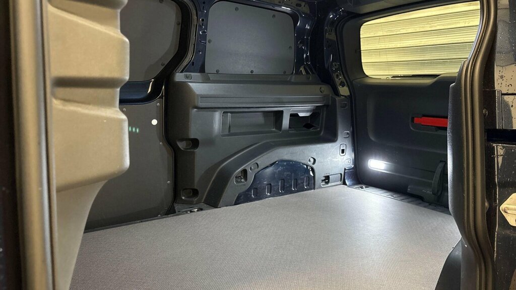 Volkswagen ID.Buzz Pro Commerce Plus Black #7