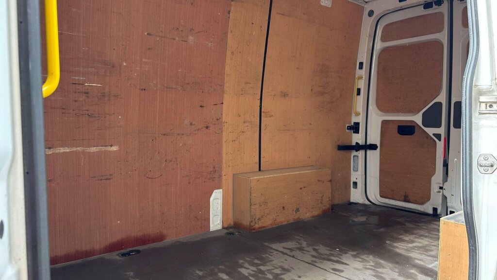 Volkswagen Crafter Mpv White #7