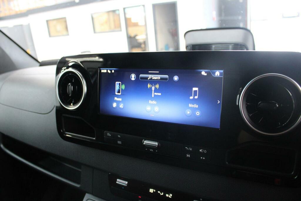 Mercedes-Benz Sprinter   #28