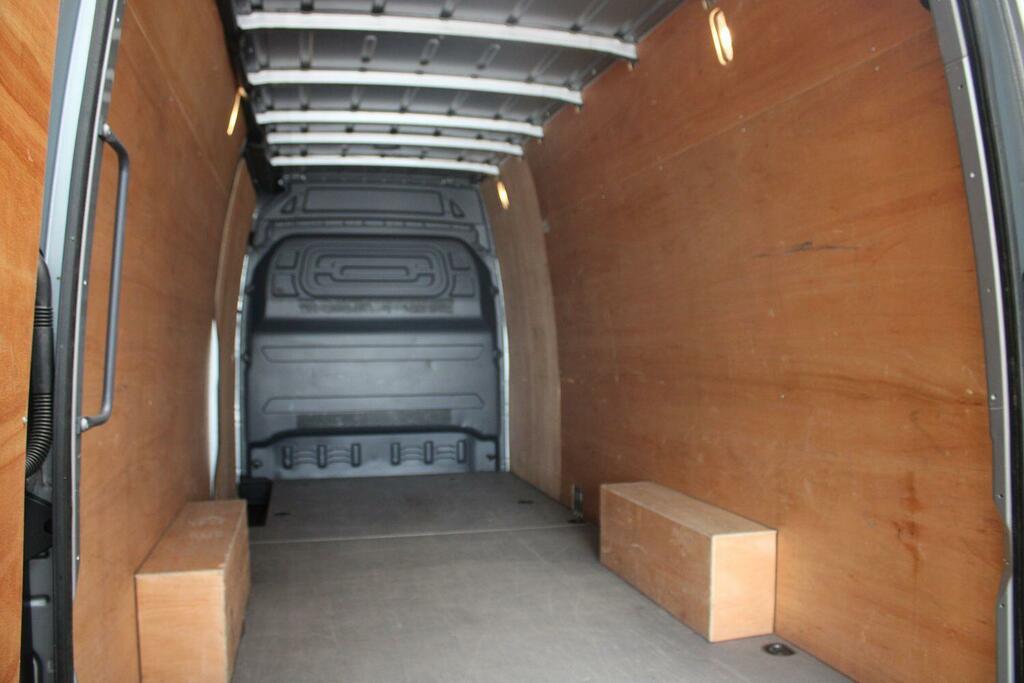 Mercedes-Benz Sprinter   #33