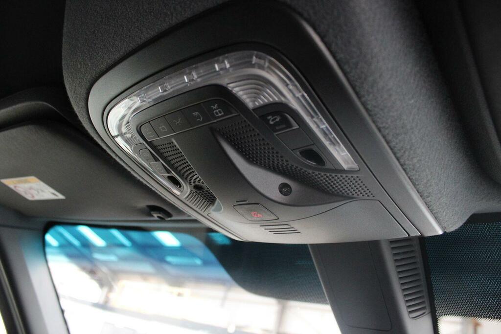 Mercedes-Benz Sprinter   #20