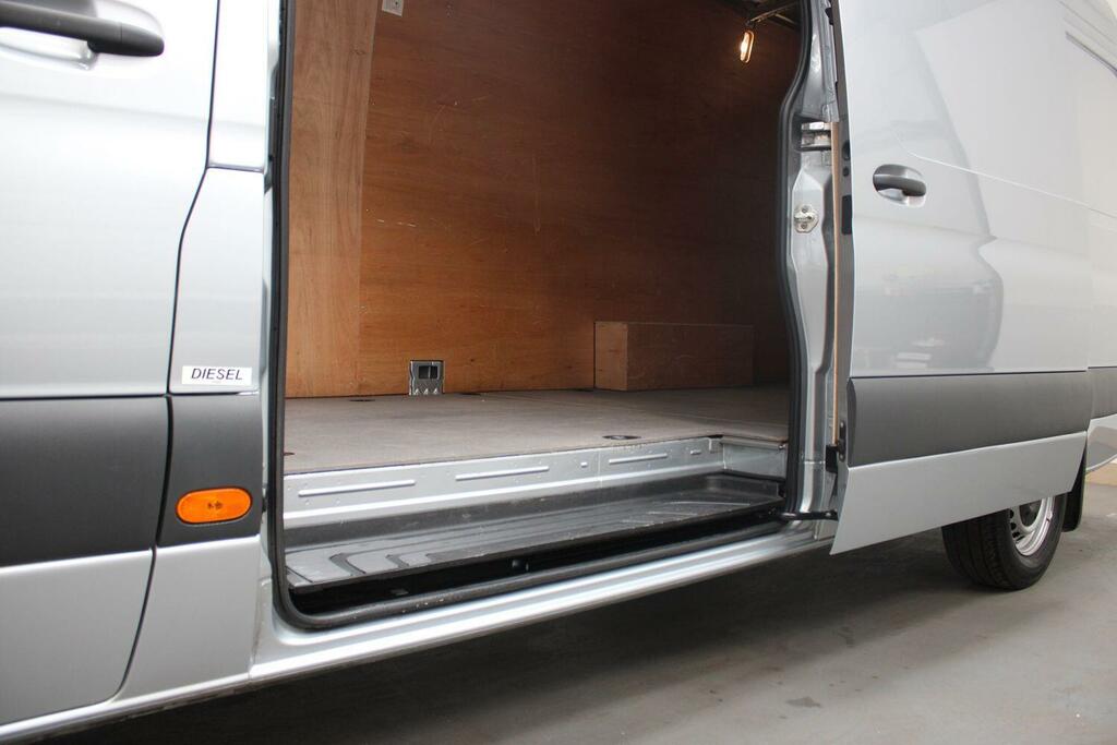 Mercedes-Benz Sprinter   #34
