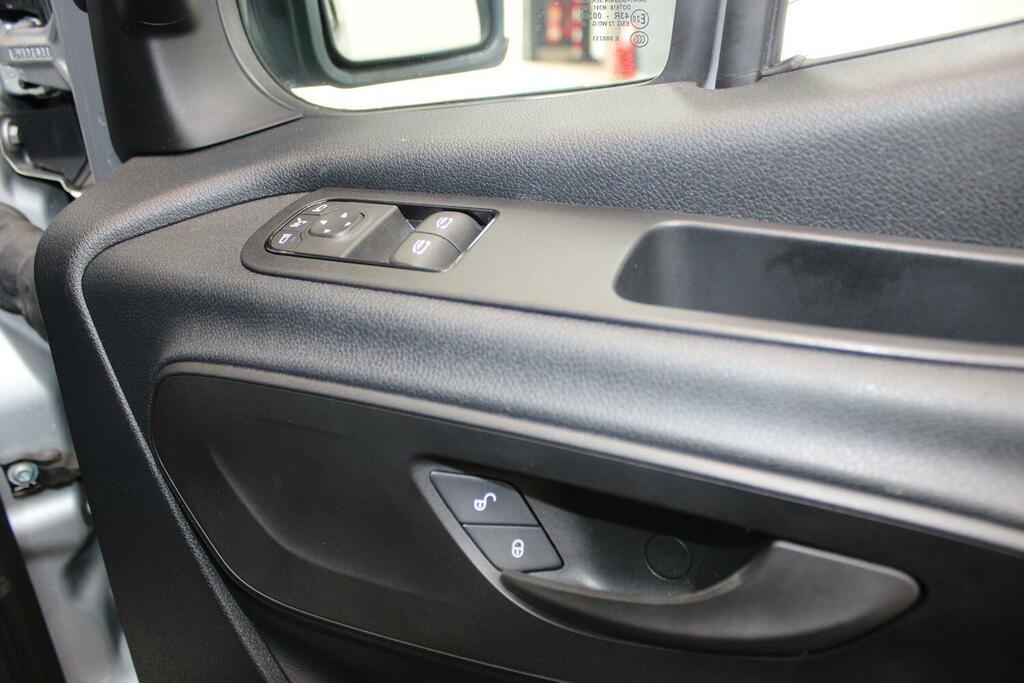 Mercedes-Benz Sprinter   #38