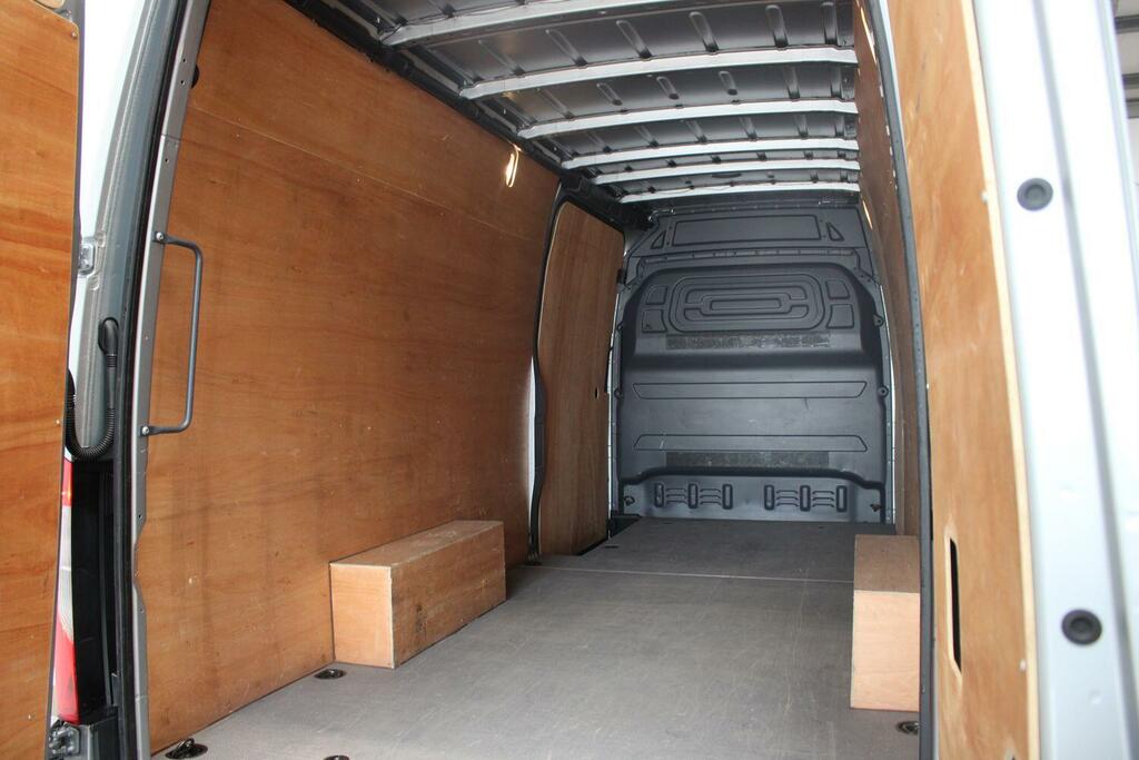Mercedes-Benz Sprinter   #32