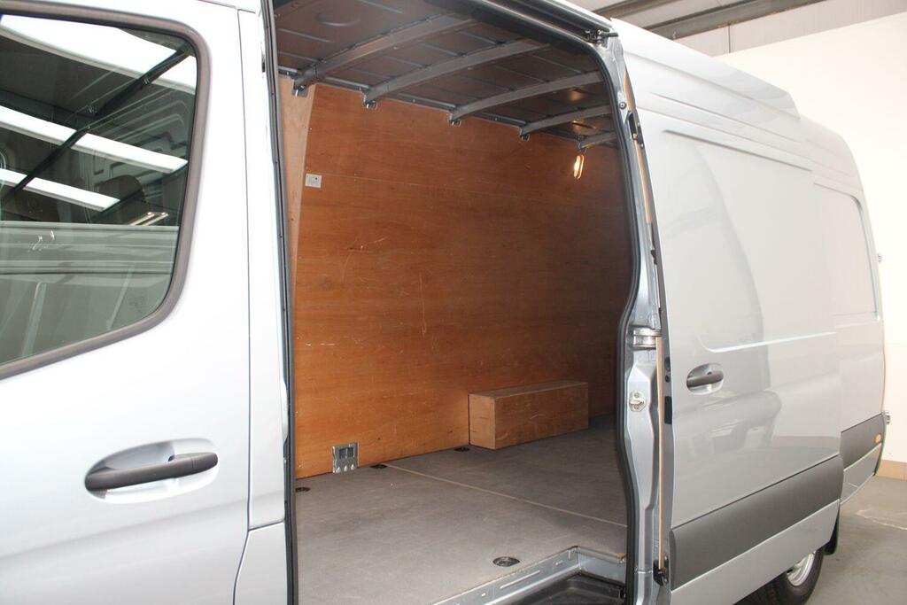 Mercedes-Benz Sprinter   #35