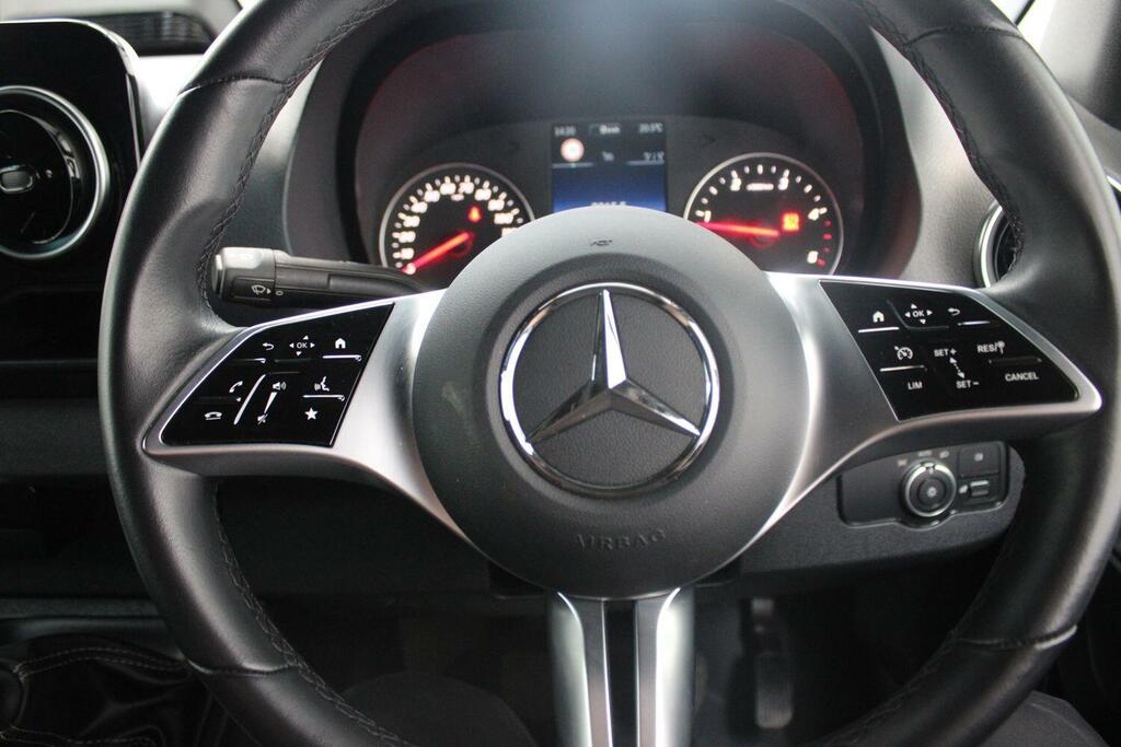 Mercedes-Benz Sprinter   #36