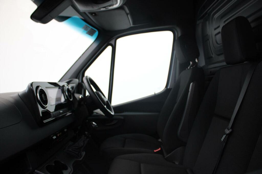 Mercedes-Benz Sprinter   #25