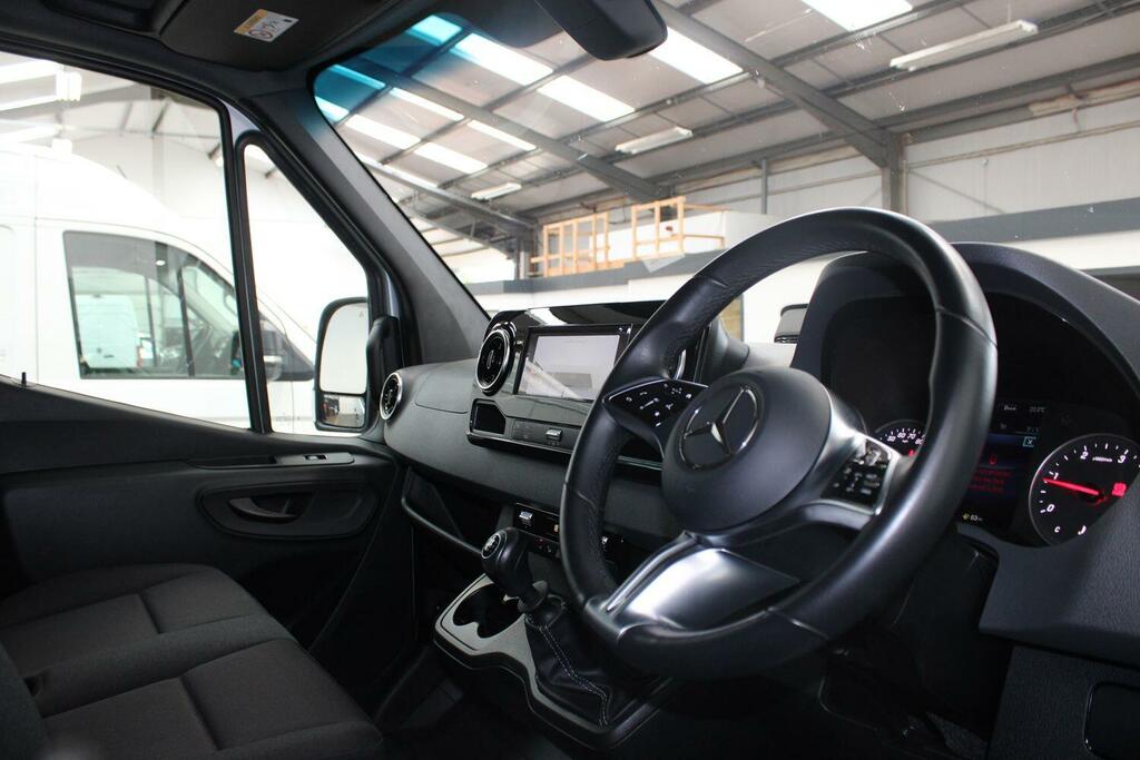 Mercedes-Benz Sprinter   #22