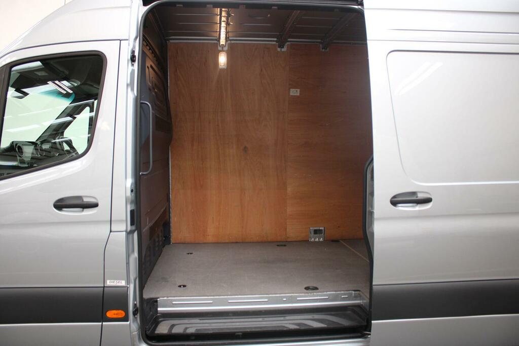 Mercedes-Benz Sprinter   #31