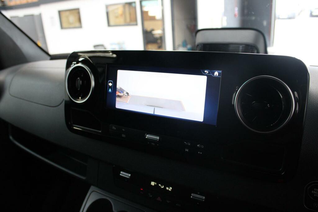 Mercedes-Benz Sprinter   #27