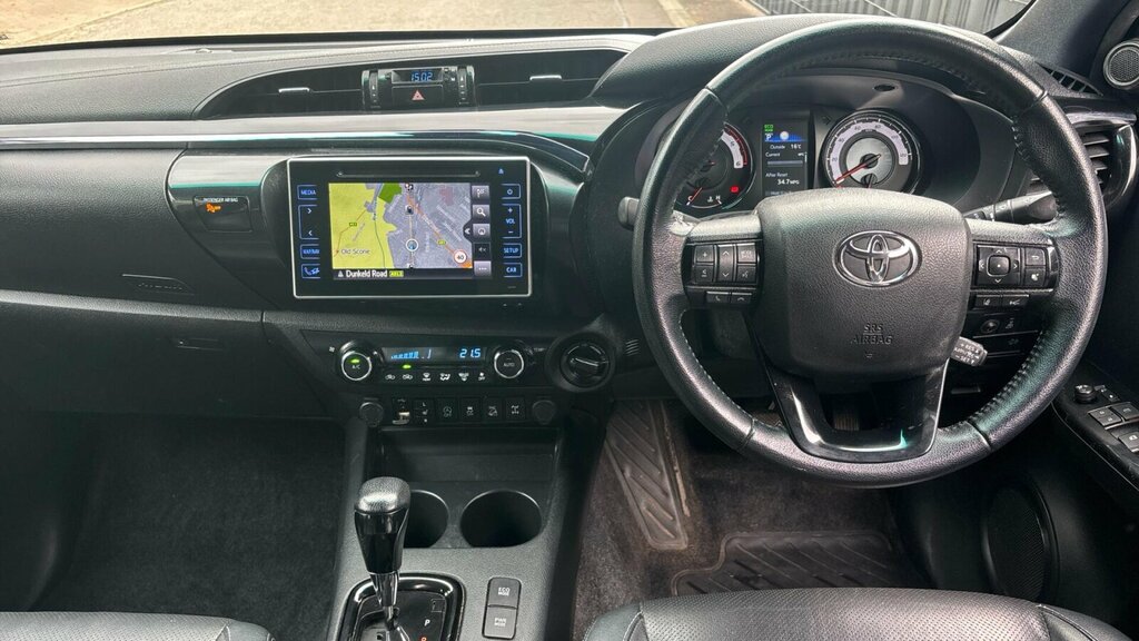 Toyota HILUX 2.4 D-4d Invincible X Pickup Double Cab Black #6