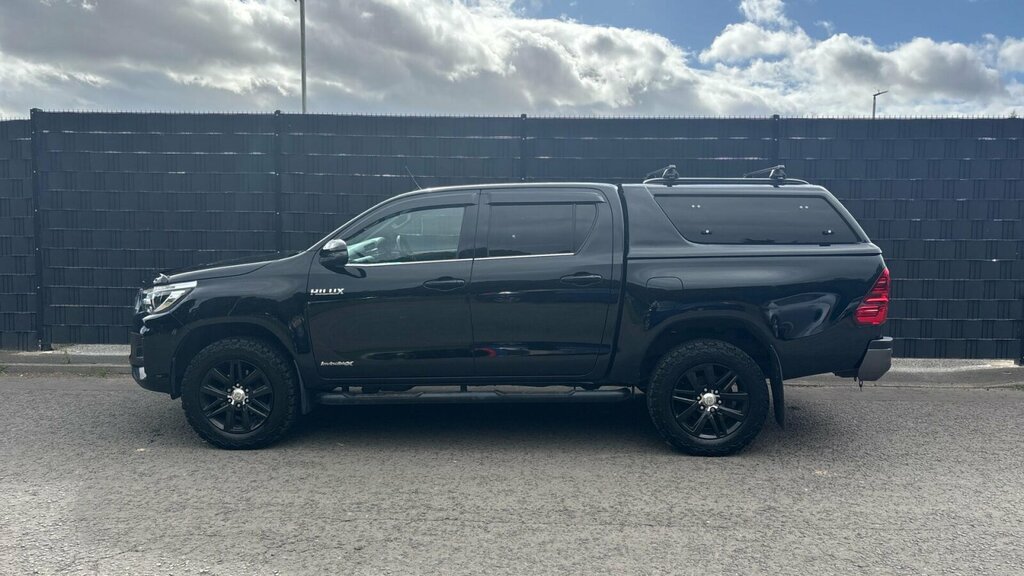 Toyota HILUX D-4d Active White #24