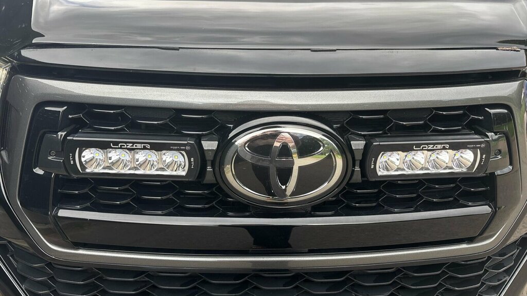Toyota HILUX D-4d Active White #28