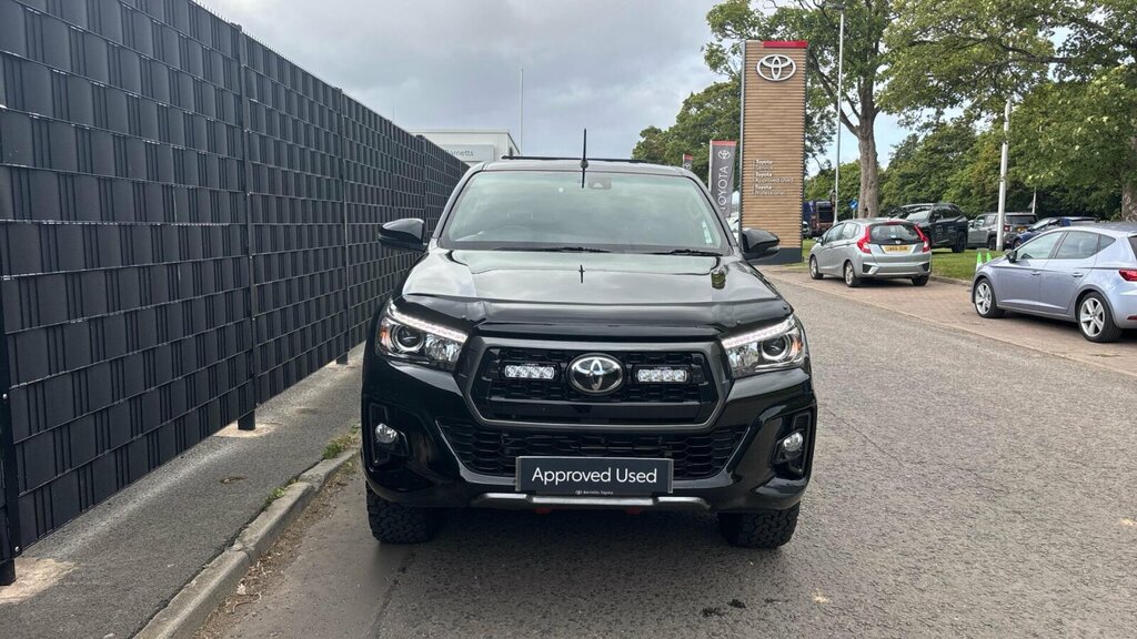 Toyota HILUX D-4d Active White #22