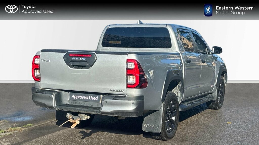 Toyota HILUX 2.8 D-4d Invincible X 4Wd Euro 6 Ss Silver #2