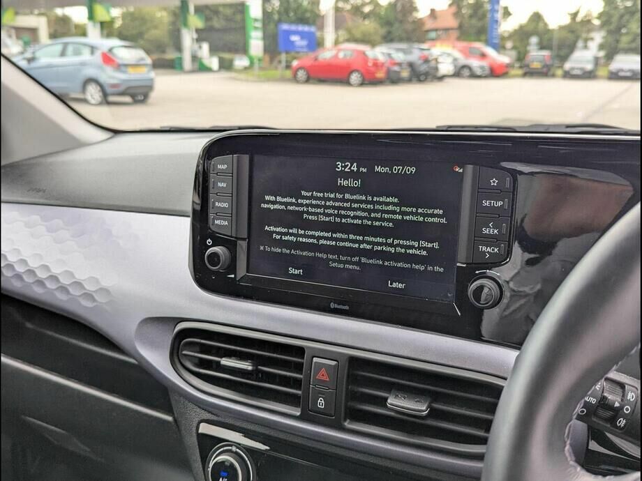 Hyundai I10 1.0 63 Advance Nav White #19