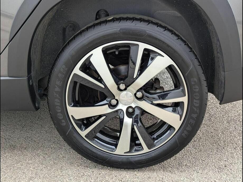 Peugeot 2008 Allure Black #13