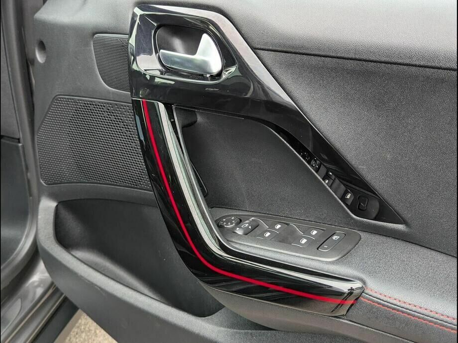 Peugeot 2008 Allure Black #28