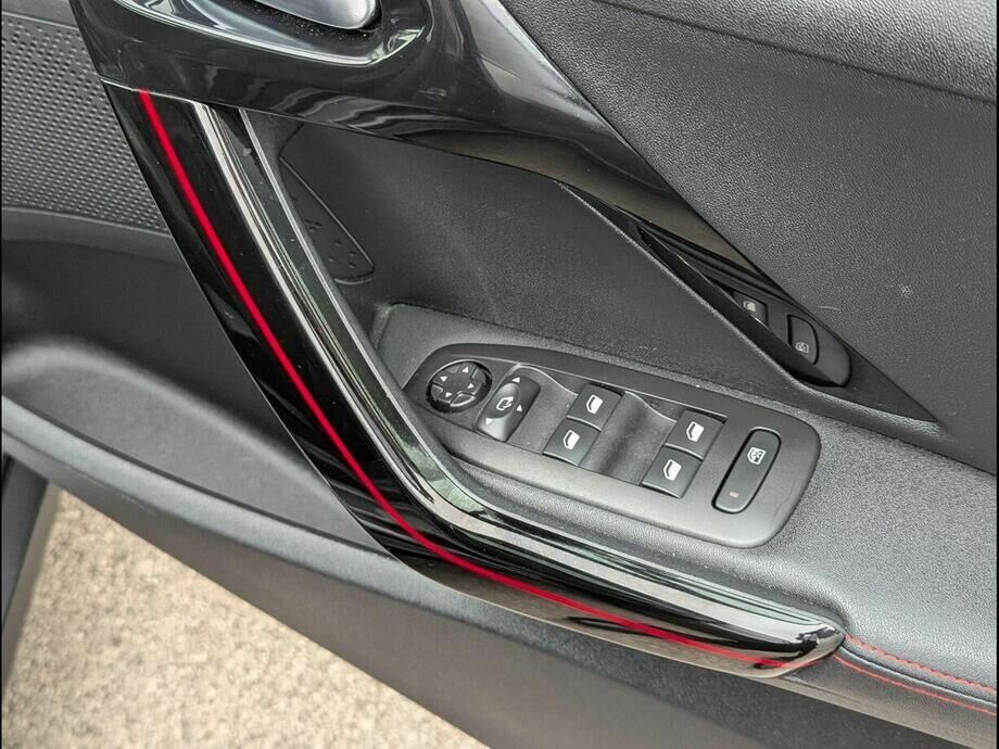 Peugeot 2008 Allure Black #23