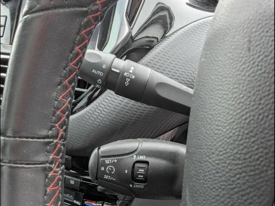 Peugeot 2008 Allure Black #15