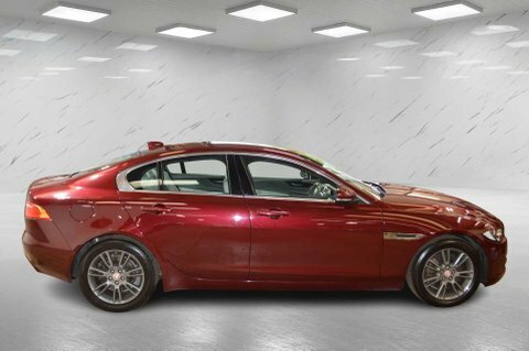 Jaguar XE 2.0D Prestige Saloon Red #4