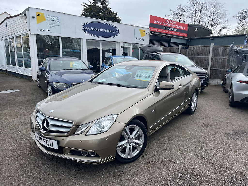 Mercedes-Benz E Class 1.8 E200 Cgi Blueefficiency Sport Cabriolet Tiptro Blue #1