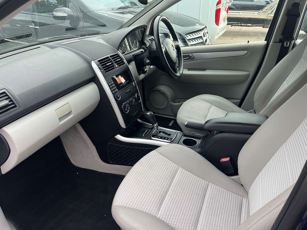 Mercedes-Benz A Class Elegance Se Gold #2