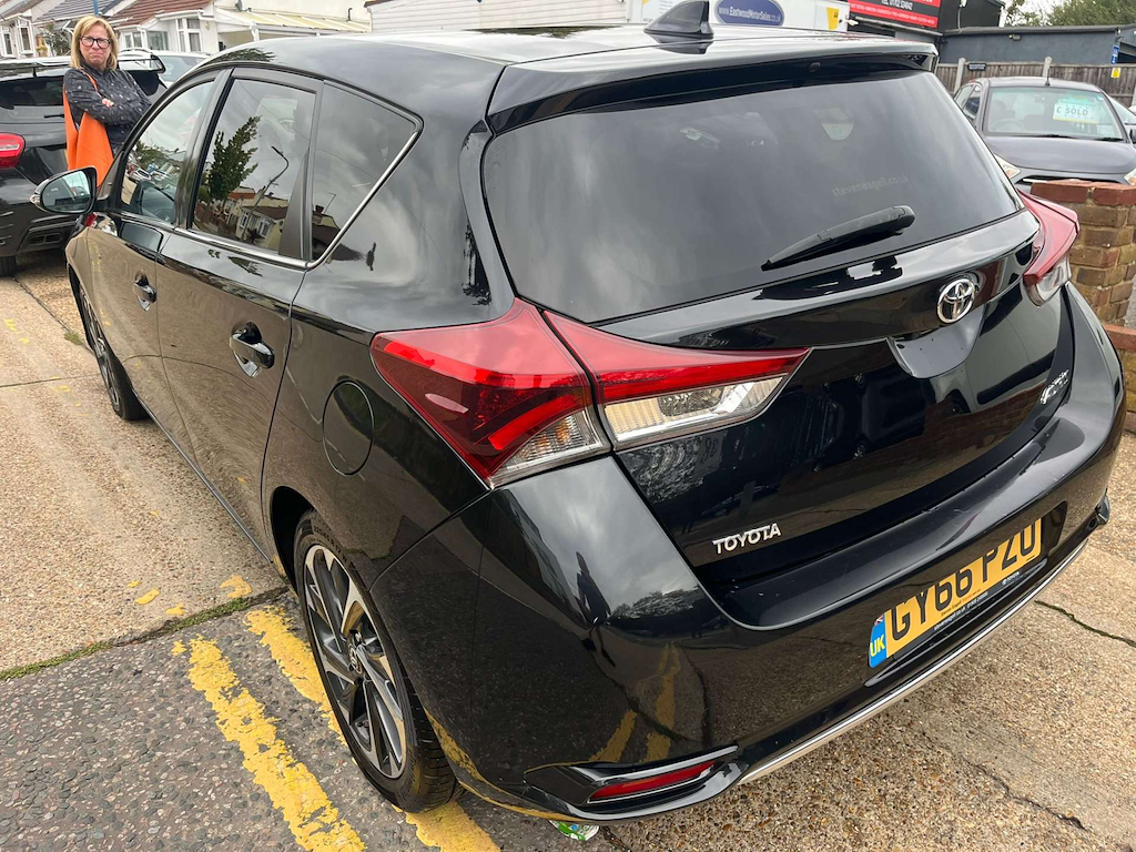 Toyota Auris Design Vvt-i Cvt Black #4