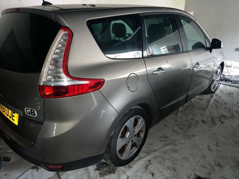 Renault Grand Scenic 1.6 Dci Dynamique Tomtom 2011 Silver #10