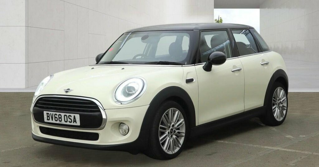 Mini Hatch 1.5L Cooper White