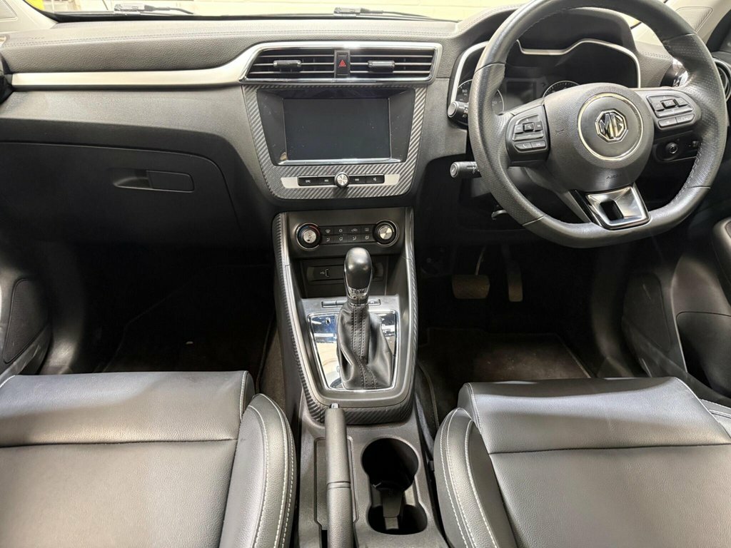 MG ZS 1L Exclusive Silver #2