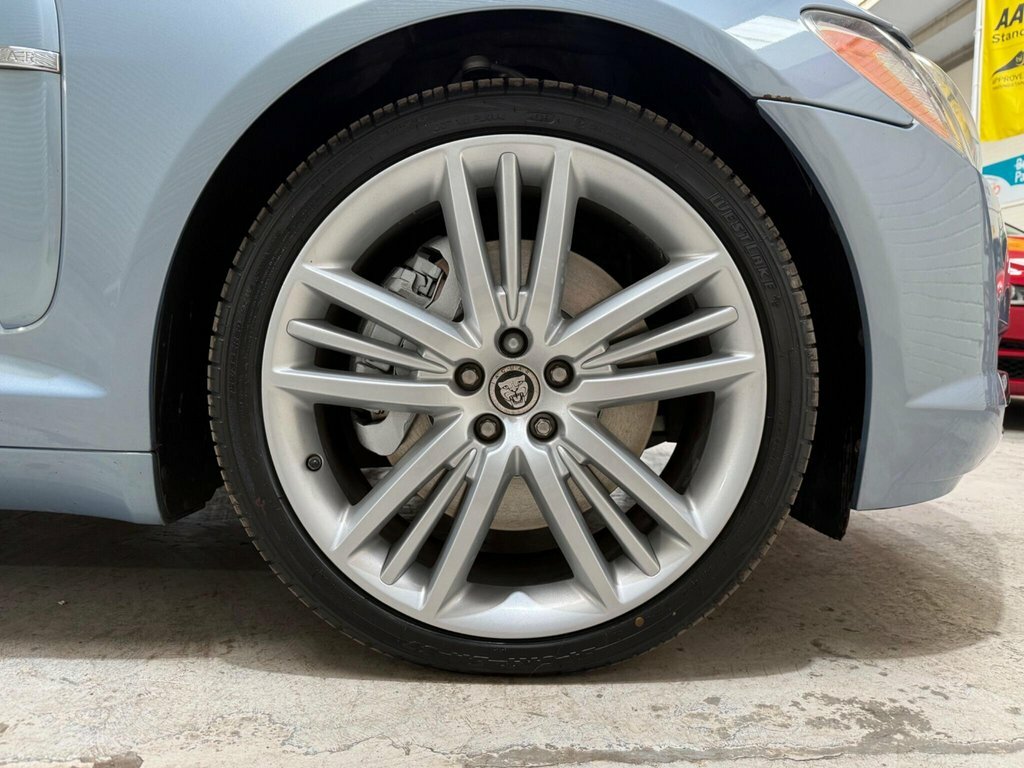Jaguar XF V6 Premium Luxury Grey #32