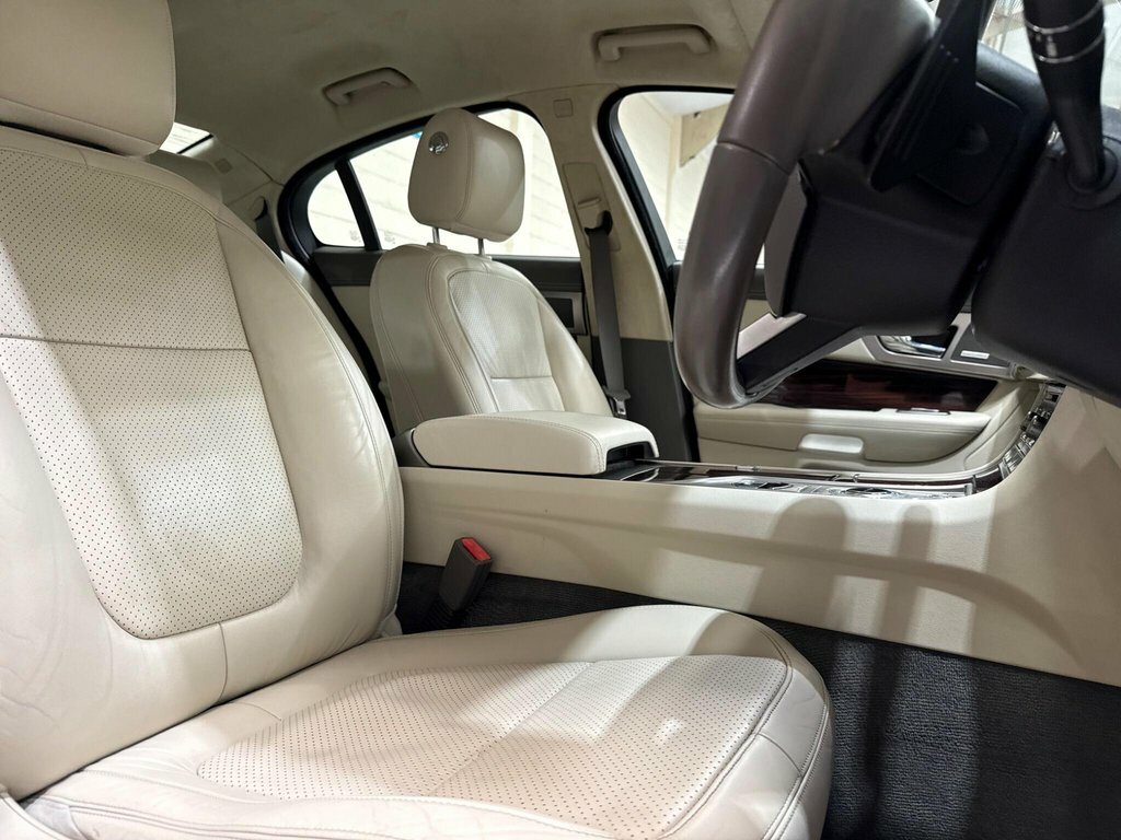 Jaguar XF V6 Premium Luxury Grey #20