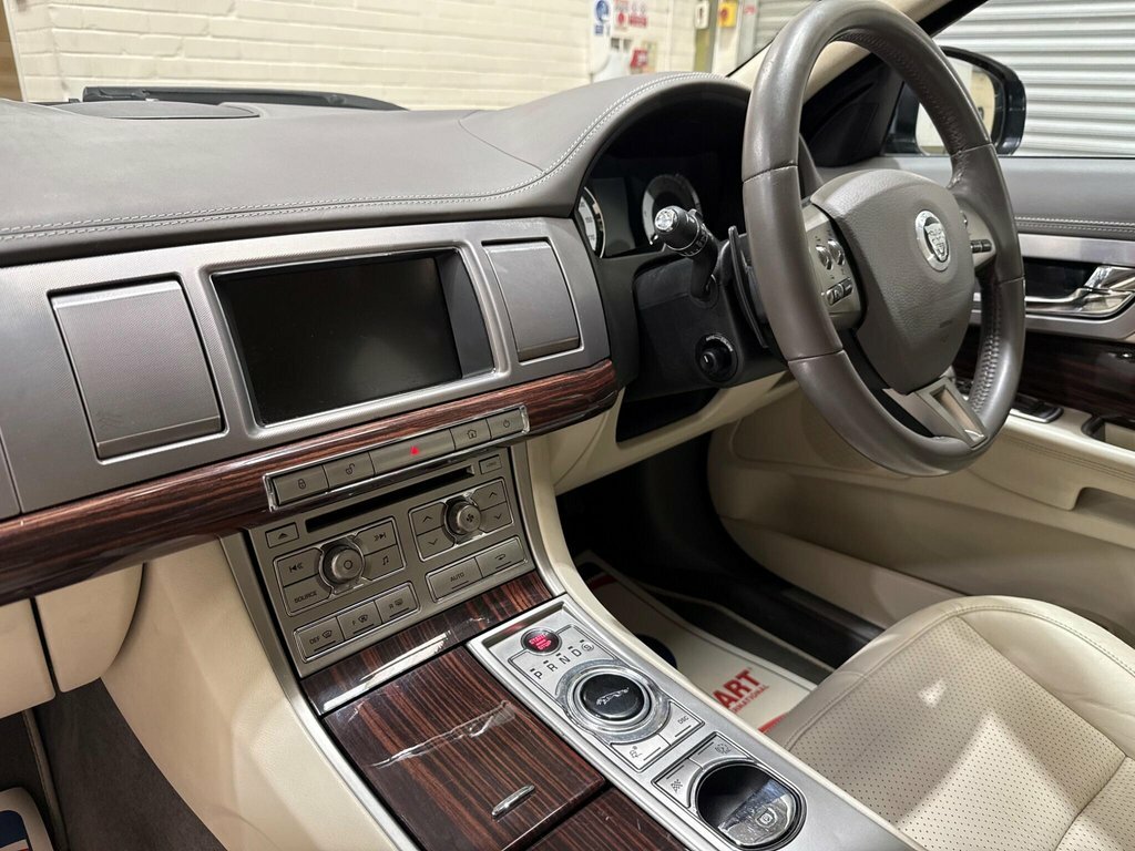 Jaguar XF V6 Premium Luxury Grey #9