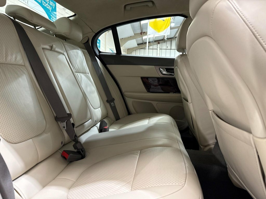 Jaguar XF V6 Premium Luxury Grey #16