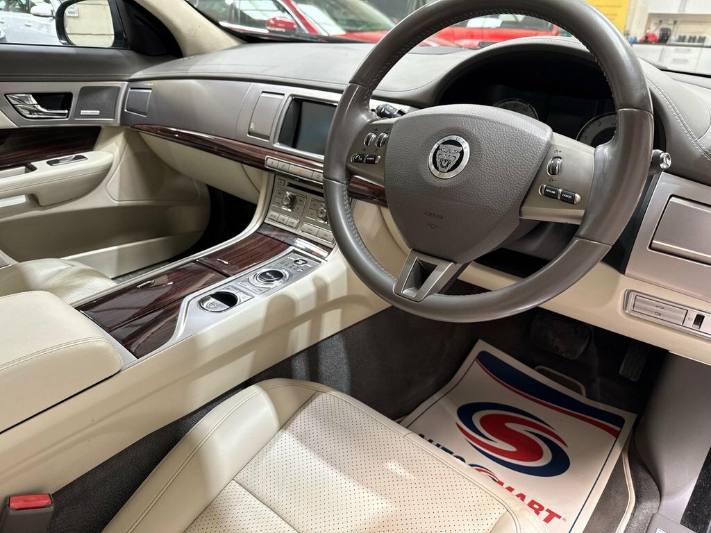 Jaguar XF V6 Premium Luxury Grey #18