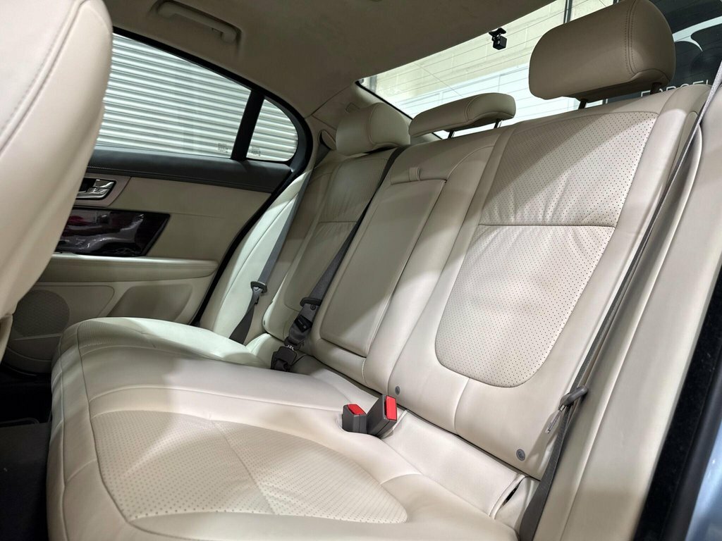 Jaguar XF V6 Premium Luxury Grey #14