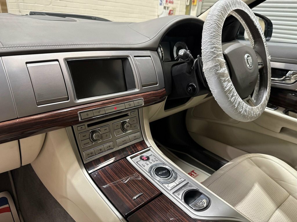 Jaguar XF V6 Premium Luxury Grey #8