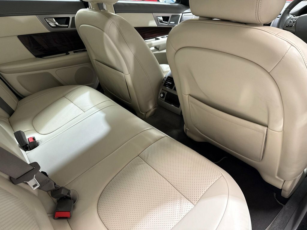 Jaguar XF V6 Premium Luxury Grey #17